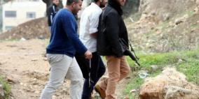 مستوطنون ن يهاجمون منزلا في قرية دير عمار