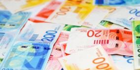 خاص | أزمة الشيكل تعصر المواطن الفلسطيني: البنك يرفض الإيداع والسوق يتحكم بالصرف!