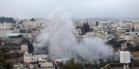 الضفة تحت النار: اقتحامات وتفجيرات واعتداءات للمستوطنين