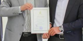 جاوي يُسلّم قرارا برفع تصنيف بلدية سردا أبو قش إلى بلدية "ب"