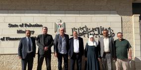 بلدية الخليل تُنجز اتفاقية شاملة مع الحكومة الفلسطينية لتسوية الذمم المالية المتراكمة