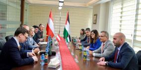  شاهين تُطلع وزيرة خارجية النمسا على آخر المستجدات السياسية والميدانية