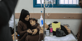 خاص | انتشار الحمى الشوكية في غزة: مخاوف من تحوّلها إلى وباء