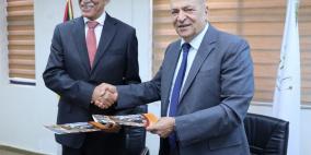 المكتبة الوطنية الفلسطينية ووزارة السياحة والآثار توقّعان مذكرة تفاهم لتعزيز التعاون في حفظ التراث الثقافي