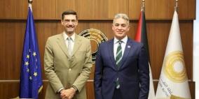 محافظ سلطة النقد يبحث مع رئيس بعثة الاتحاد الأوروبي التعاون المالي وتحديات القطاع المصرفي