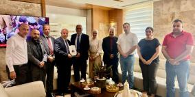 الشنطي يستقبل وفد نقابة البنوك والتأمين ويؤكد دعمه لحقوق الموظفين