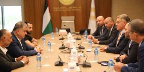 محافظ سلطة النقد وأمين عام الاتحاد العام لنقابات العمال يبحثان سبل دعم العمال وتمكينهم مصرفياً