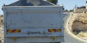 إرجاع ثلاث شاحنات إسرائيلية محملة بنفايات وإطارات مستعملة إلى الداخل المحتل