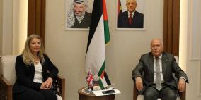 وزير الاقتصاد الوطني و القنصل البريطاني يبحثان  أموال المقاصة و أزمة فائض الشيقل والتعاون الاقتصادي