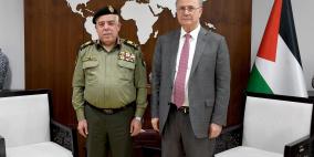 رئيس الوزراء يلتقي المفوض السياسي العام