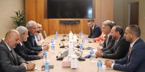 محافظ سلطة النقد ورئيس مجلس إدارة مصلحة مياه محافظة القدس يبحثان تعزيز التعاون لدعم الخدمات الحيوية وتعزيز الدفع الإلكتروني