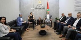 وزير الصناعة يبحث مع الممثلية الألمانية سبل تعزيز التعاون الصناعي والاقتصادي