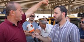 راية ترصد معاناة السائقين على معبر الكرامة: حرارة لاهبة، وانتظار لساعات دون مظلة أو ماء