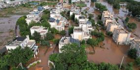 بكين: 30 قتيلا وإجلاء أكثر من 80 ألف شخص جراء الأمطار الغزيرة