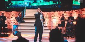 محمد عساف يشعل مهرجان قرطاج برسالة فنية وإنسانية: "لكِ الله يا فلسطين"