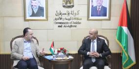 رئيس سلطة المياه ومحافظ أريحا يناقشان أوضاع المياه والتحديات القائمة