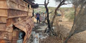 مستوطنون يحرقون أراضي زراعية في بلدة سعير