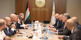 سلطة النقد تطلع "تجارة وصناعة جنوب الخليل" على التحديات التي تواجه القطاع المصرفي