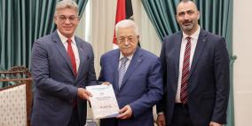 الرئيس عباس يتسلم التقرير السنوي لوحدة المتابعة المالية للعام 2024