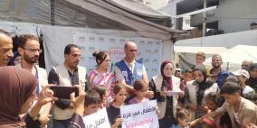 الضمير تشارك بوقفة تضامنية للأطفال للمطالبة بإنهاء الحرب ووقف سياسة التجويع ضدهم