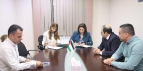 "الإحصاء" ومركز دراسات أرض فلسطين بالجامعة الأميركية ببيروت يوقعان مذكرة تفاهم