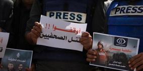 خاص| الصحفيون في غزة.. بين عدسة توثق الجرائم وطوابير الحياة اليومية