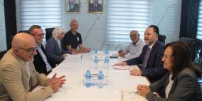 رئيس سلطة المياه يبحث مع مدير برنامج الأمم المتحدة الإنمائي تعزيز التعاون لتطوير قطاع المياه