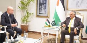 الهباش يسلم وزير خارجية باكستان رسالة خطية من الرئيس لنظيره الباكستاني