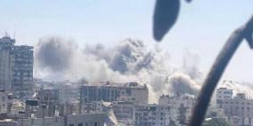 إسرائيل تواصل خرق الهدنة: غارات جوية على غزة ونسف منازل في خانيونس