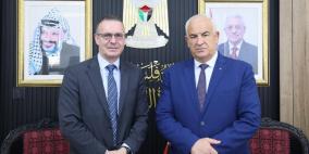 وزير الداخلية وممثل برنامج الأمم المتحدة الإنمائي يبحثان سبل التعاون المشترك