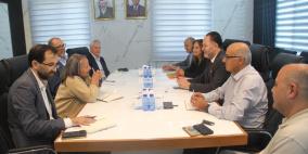 رئيس سلطة المياه يبحث مع "اليونيسف" تعزيز التدخلات لتلبية الاحتياجات الطارئة في قطاع المياه