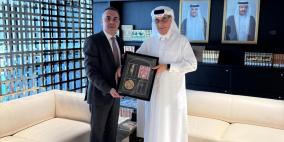 السفير أبو الرب يُطلع مسؤولا قطريا على آخر التطورات وتصاعد انتهاكات الاحتلال