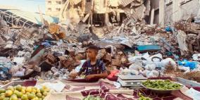 خاص| غزة تحت نار الحرب: مقايضة السلع وبيع النقود.. كيف يعيش الناس وسط شح السيولة؟