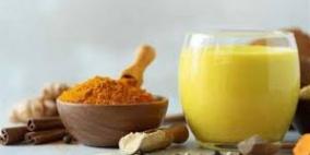 الأسباب التي تجعلك تتناول كوب من حليب الكركم قبل النوم