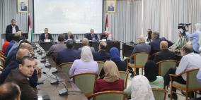 لمناسبة يوم المعلم العالمي: مشاركون يؤكدون أهمية حماية المعلمين الفلسطينيين وصون رسالتهم رغم الظروف الصعبة