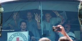 الاحتلال يفرج عن 96 معتقلا من "عوفر" في إطار المرحلة الأولى من اتفاق وقف إطلاق النار