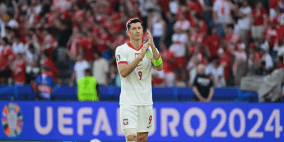 ليفاندوفسكي يثير موجة غضب في برشلونة بسبب "بولندا"