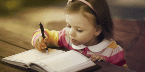 "وحياً عربياً".. منصة فلسطينية لتعليم الأطفال القراءة العربية السليمة