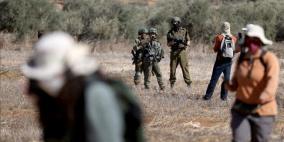 للأسبوع الثاني: الاحتلال يمنع المزارعين في كوبر من الوصول لأراضيهم