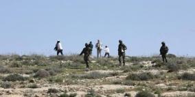 مستوطنون يهاجمون بيت ليد شرق طولكرم ويحرقون جرارا زراعيا ومركبة