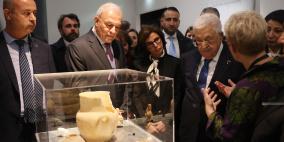 الرئيس يزور معرض "كنوز منقذة من غزة" في باريس