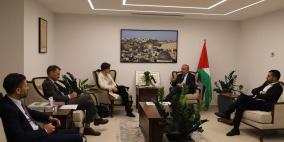 مركز الأبحاث الفلسطيني والمعهد الأوروبي للسلام يبحثان التعاون المشترك