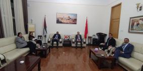 السفير عواد يستقبل رئيس هيئة مقاومة الجدار والاستيطان