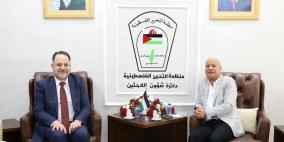 أبو هولي يبحث مع رئيس سلطة المياه التدخلات العاجلة لمعالجة أزمة تزويد المياه في المخيمات