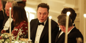 مكاسب تاريخية لإيلون ماسك في 2025 قد تجعله أول تريليونير