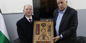 الرجوب يستقبل السفير الصيني في زيارة وداعية