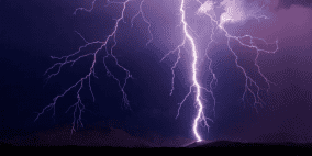 تفسير علمي يكشف سر أشكال البرق العديدة