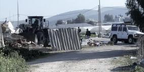 الاحتلال يهدم بركسات وحظائر ماشية جنوب الخليل