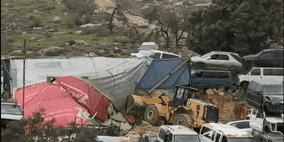 الاحتلال يهدم منشآت تجارية وزراعية ويقتلع 100 شجرة زيتون ويجرف أراضي بمحافظة الخليل