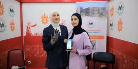 القفاز الذكي الناطق يمكن الصم والبكم من التواصل